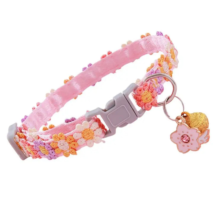 Colar de gatinho floral: ternura, estilo e cumplicidade