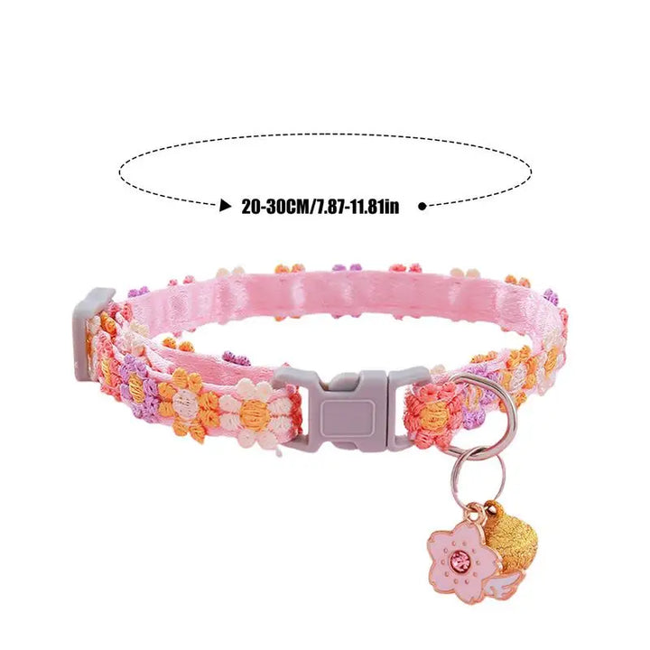 Colar de gatinho floral: ternura, estilo e cumplicidade