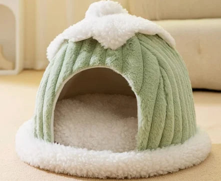 Um abrigo de inverno macio, projetado para gatos e cães pequenos